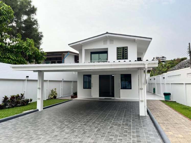 House in Phaholyothin 